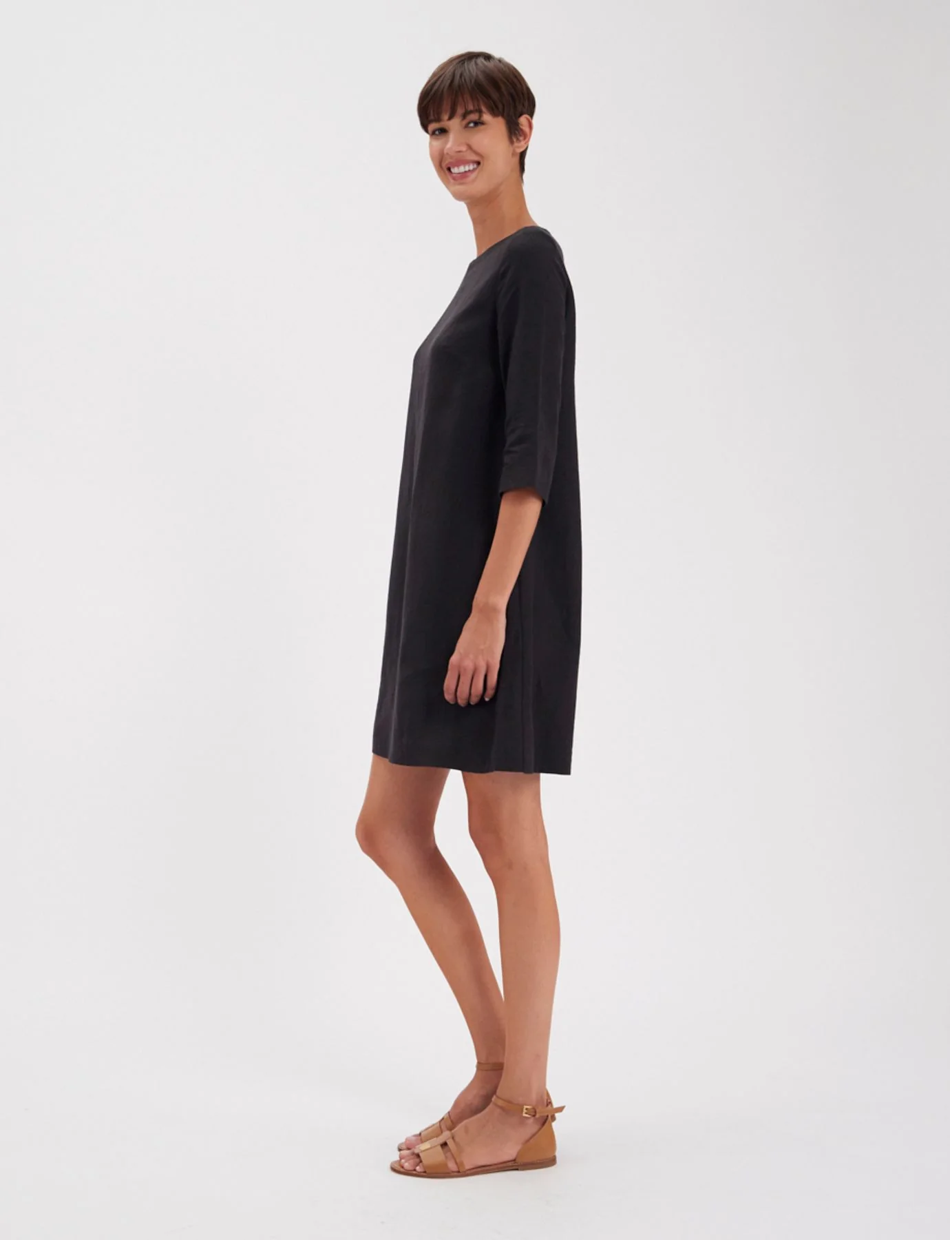 Robe Megane noire en lin - Image 3