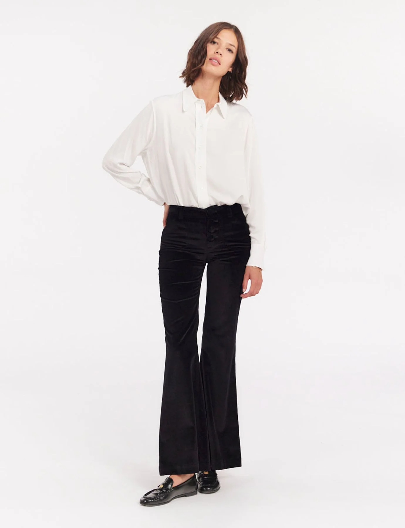 Pantalon coupe flare en velours lisse Charlotte noir - Image 2