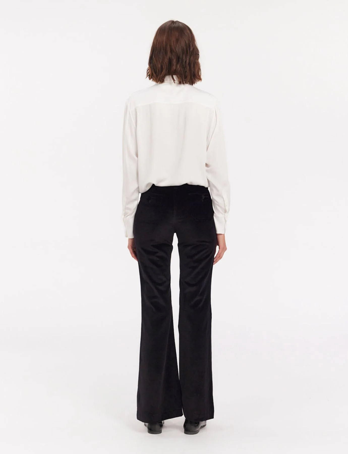 Pantalon coupe flare en velours lisse Charlotte noir - Image 4